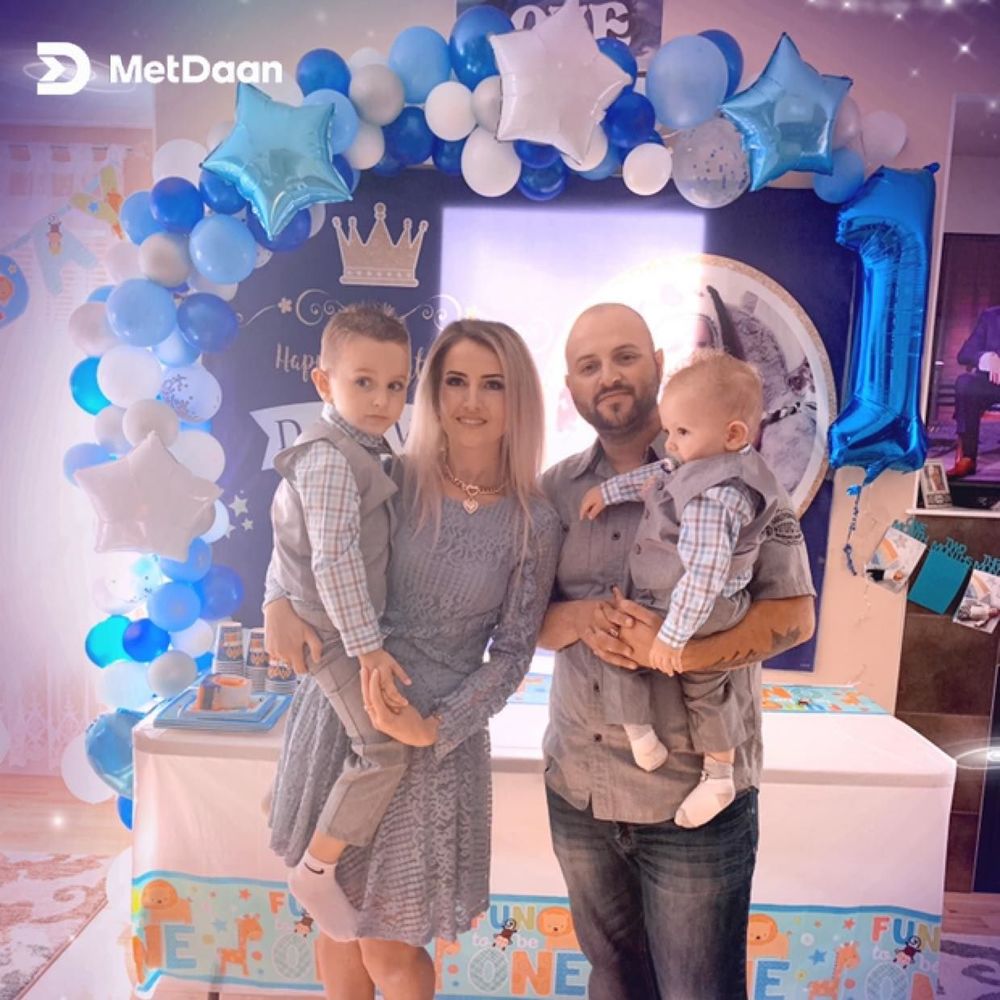 Meet your Posher, Adelina